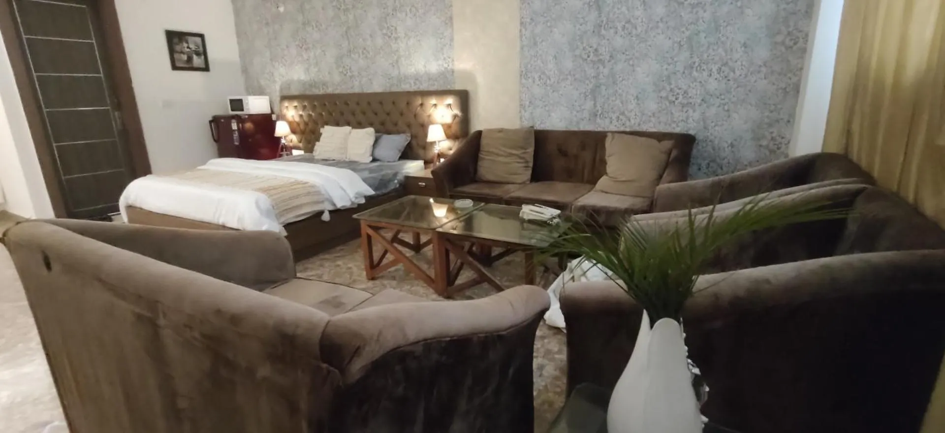 ***  Billions Hotel India