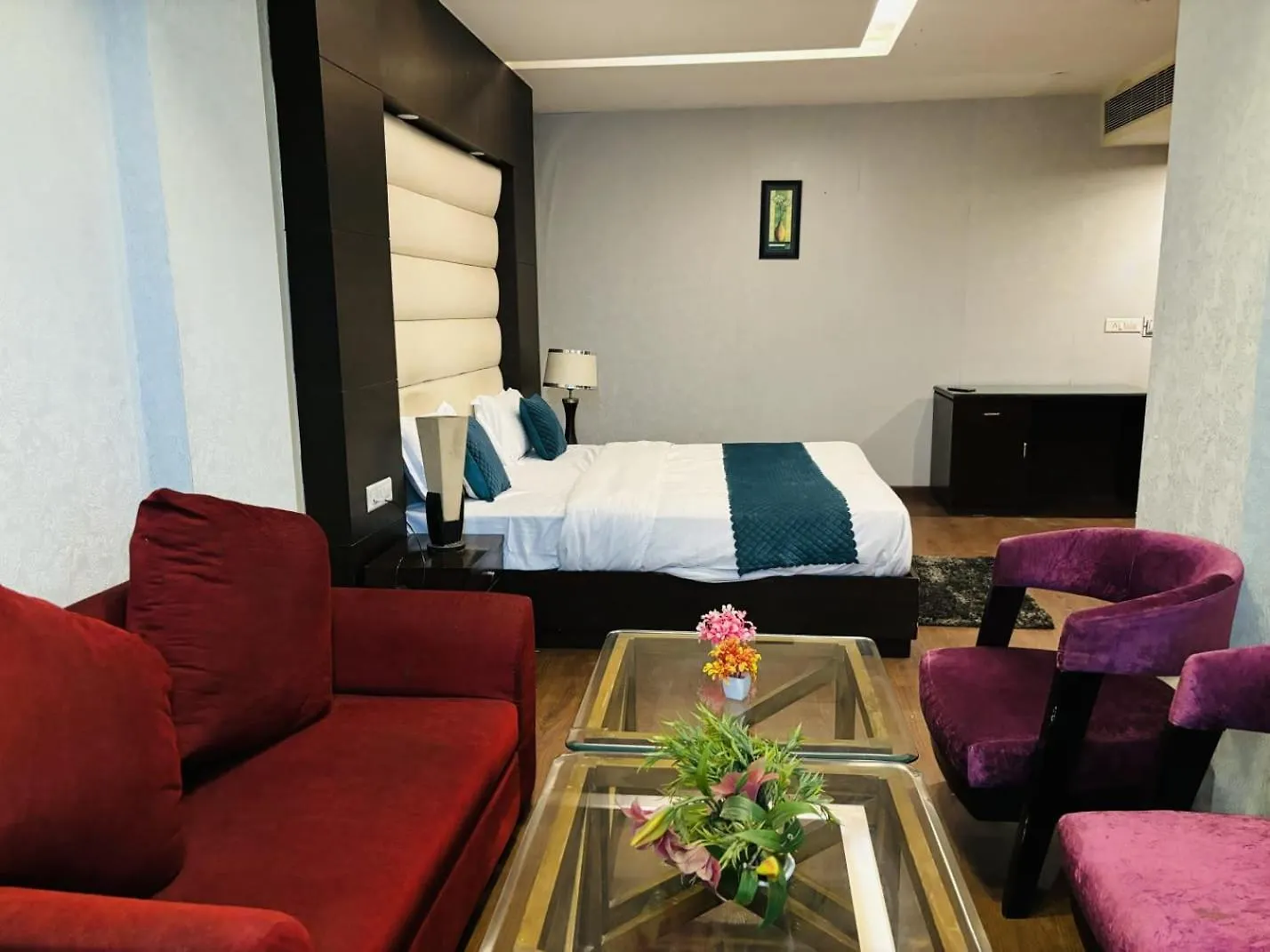 ***  Billions Hotel India